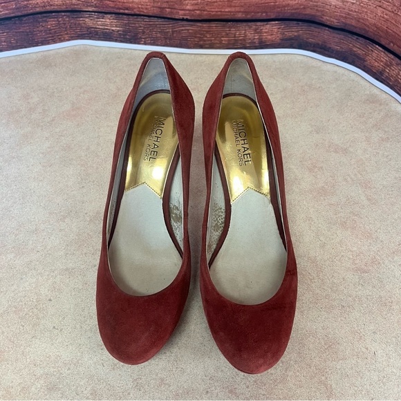 Michael Kors Merlot Suede Platform Pumps - Picture 3 of 16